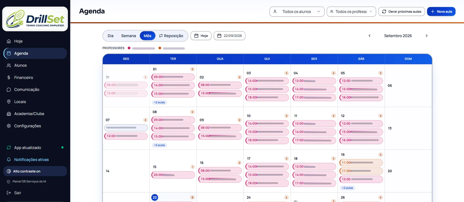 Agenda do DrillSet em visão mensal, com as aulas de cada dia por horário. Nomes de alunos ocultados.